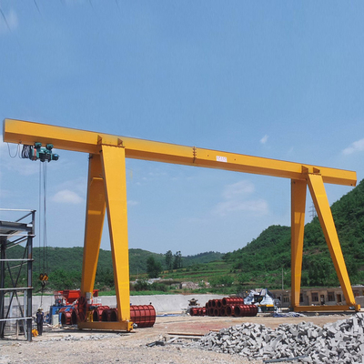 Industriale all'aperto che solleva la gru a cavalletto dell'acciaieria con una capacità di 10 tonnellate